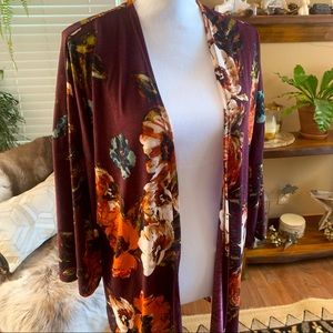 💚2/$10 Burgundy & Floral Kimono Wrap